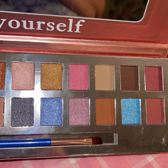 🎈SALE🎈🎀 #17.MAKEUP BUNDLE🎀 - Picture 5 of 12